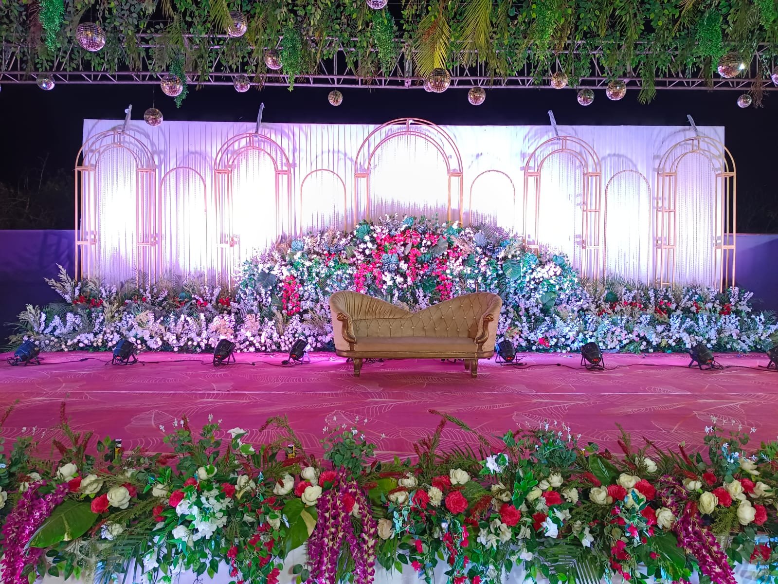 Night reception stage